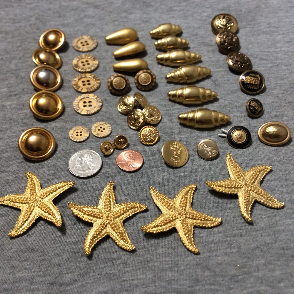 Vintage Golden Buttons Lot - Picture 7 of 13